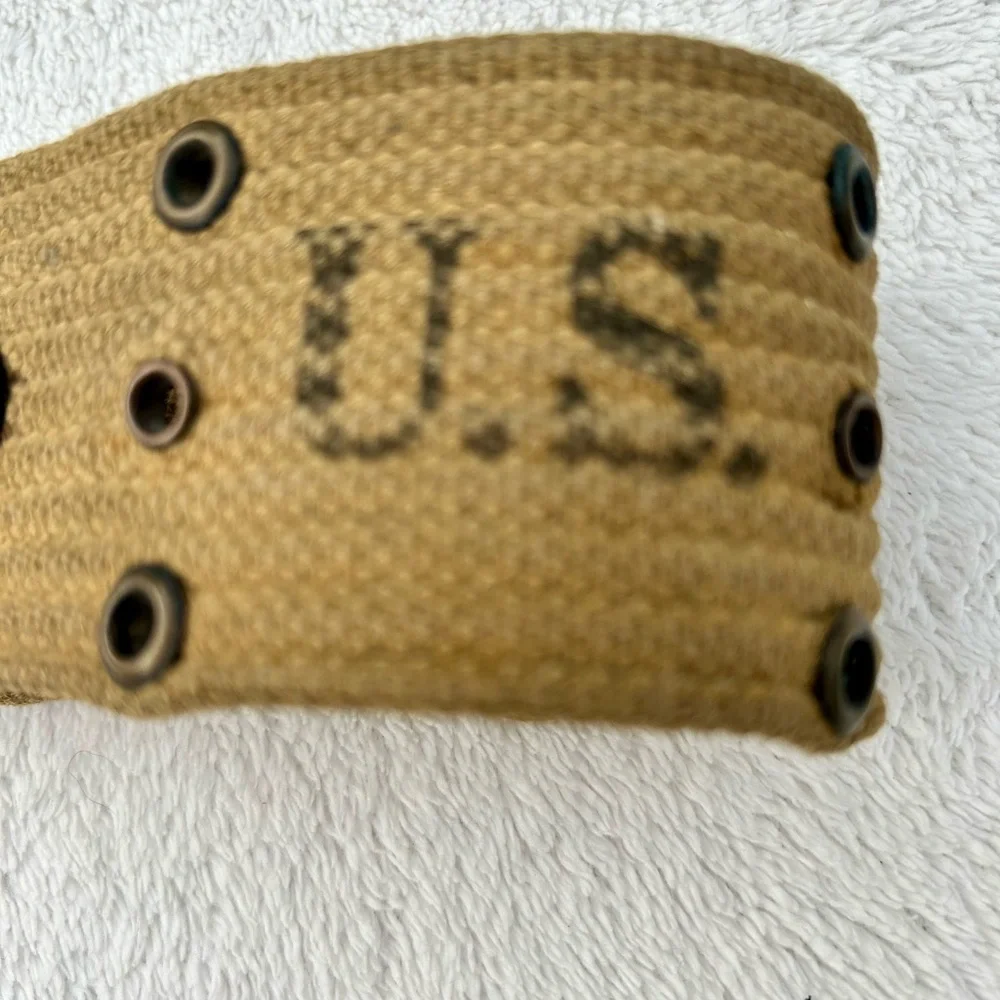 Vintage Military | Metal Hook Pistol Belt